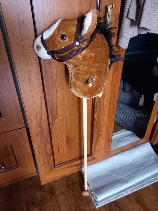 HOBBY HORSE KOŃ NA KIJU