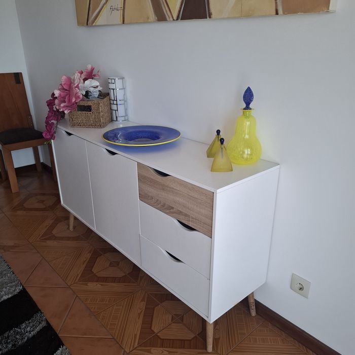 Movel aparador esta como novo