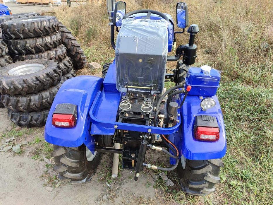Трактор Зубр 250 с фрезой и плугом в подарок: 2 900 $ - Міні-трактор ...