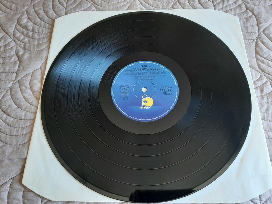The B-52`s - Bouncing Off The Satellites - Europa - Vinil LP