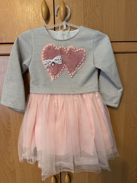 Плаття на дівчинку 2-3 роки б/у.