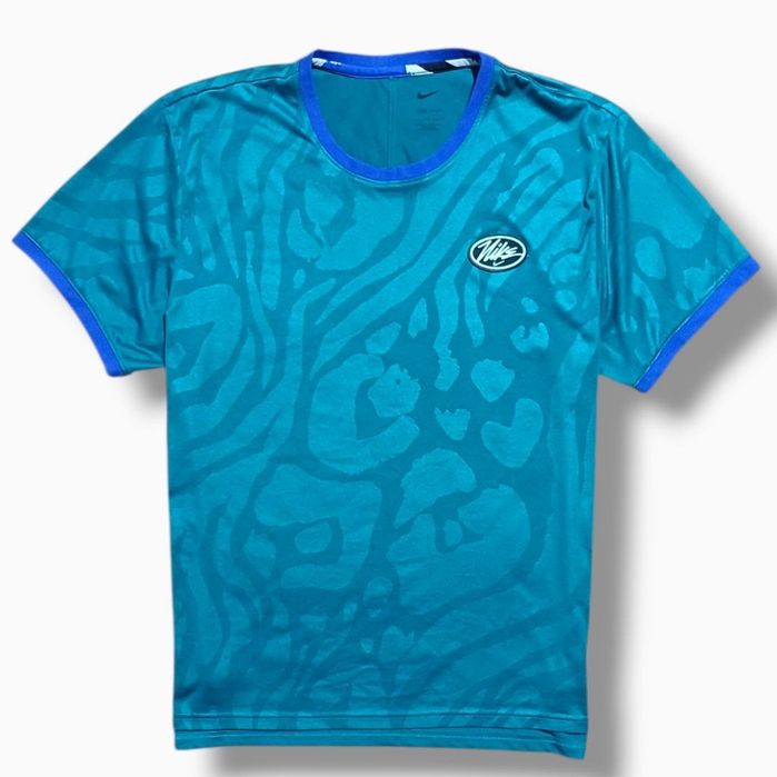 Спортивна футболка Nike Dri Fit Sport Training