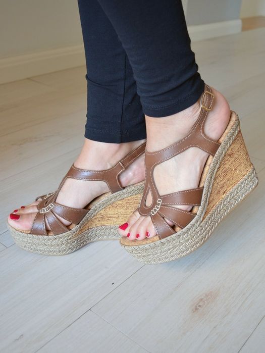 Sandały na koturnie roz.39