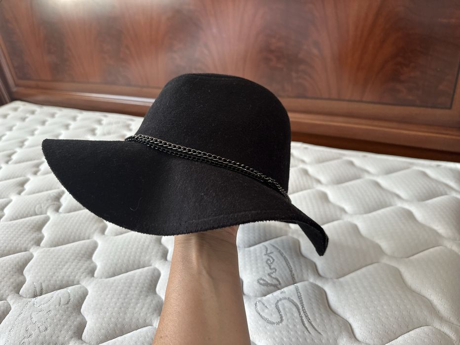 Шляпка,фетровий капелюх з широкими полями