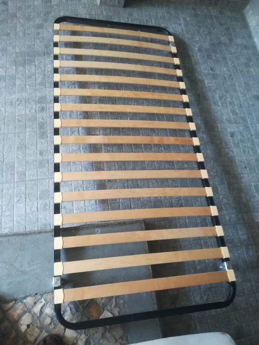Cama de solteiro 90por 2m