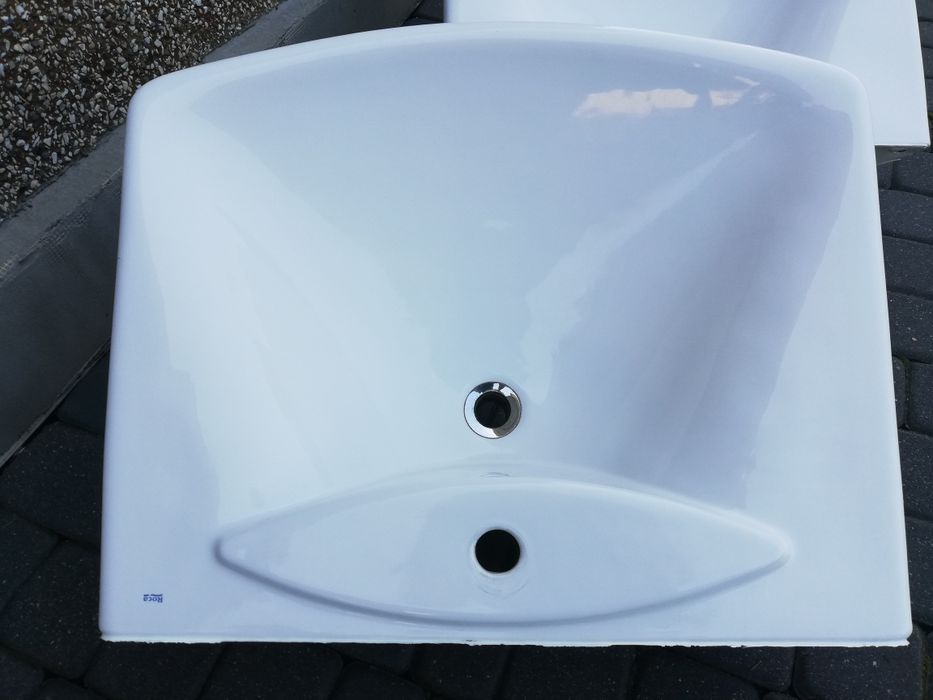 Umywalka Roca 70 x 56 cm ładny stan