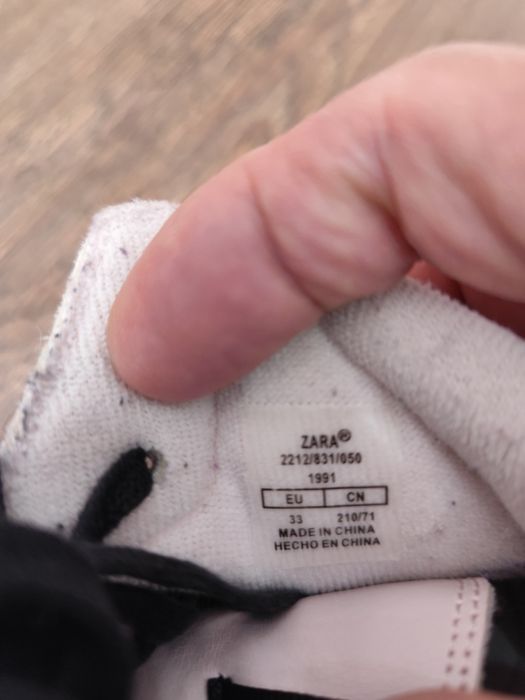 Продам дитячі сапожкі  ZARA 33р.