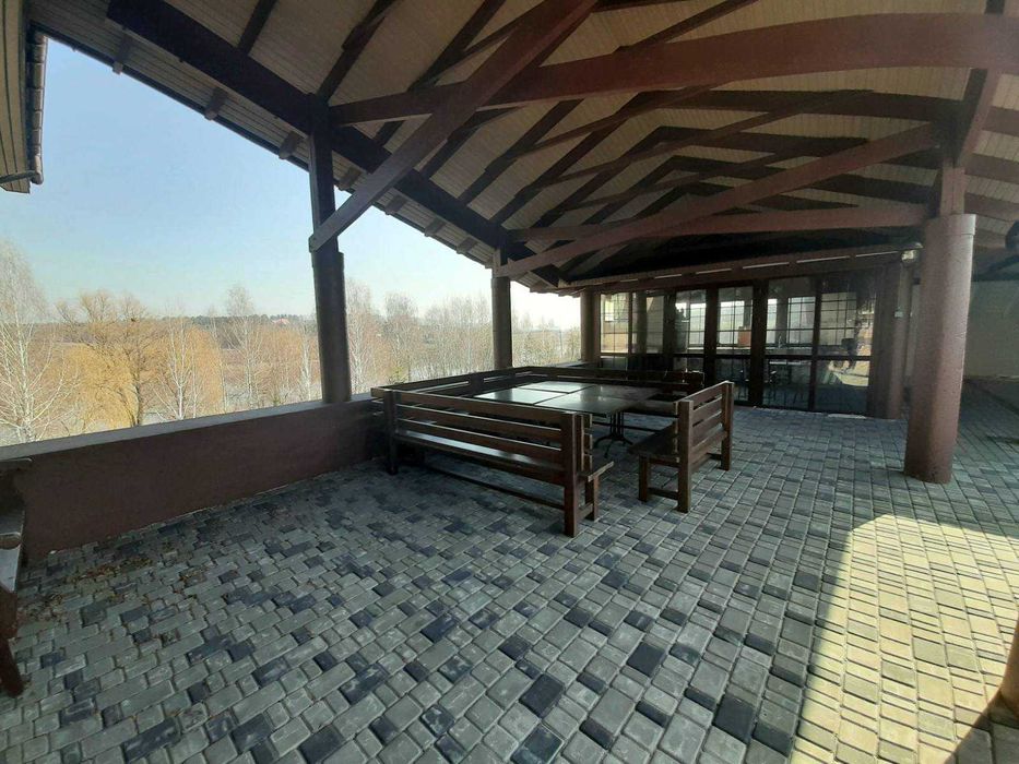 Дом 950кв. ,VIP уровня,на берегу озера, 7 спален.Бассейн с подогревом.