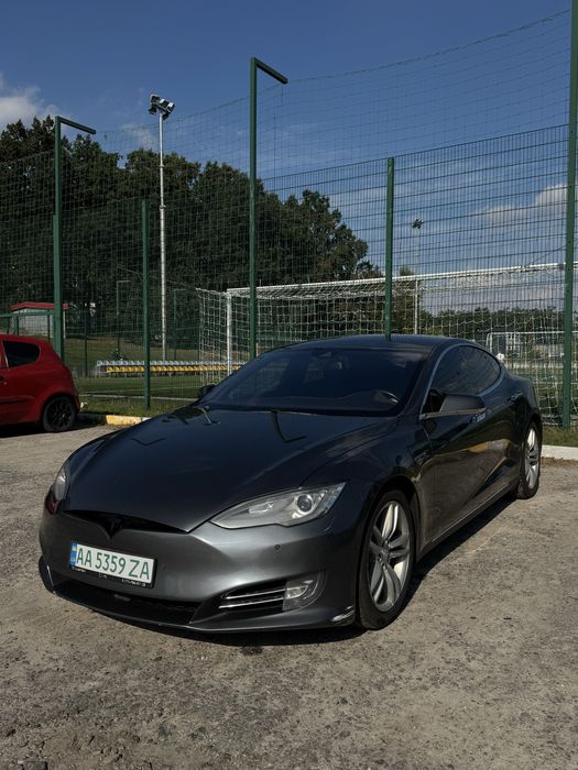 Tesla model S 70D 2015 (рестайлінг)