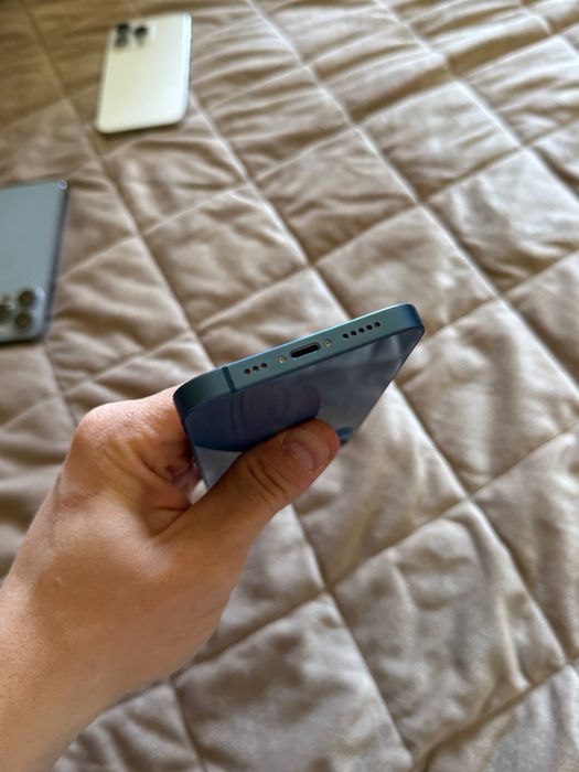 Продам Iphone 13 128