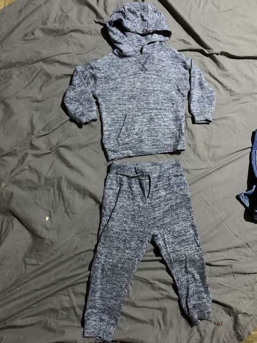 Відам коробку одягу для хлопчика від 1 до 3 років