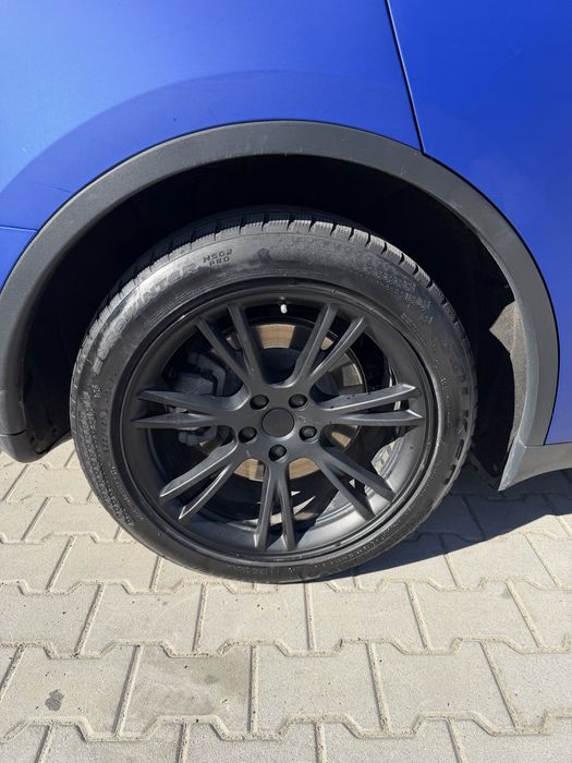 Tesla model Y 2021