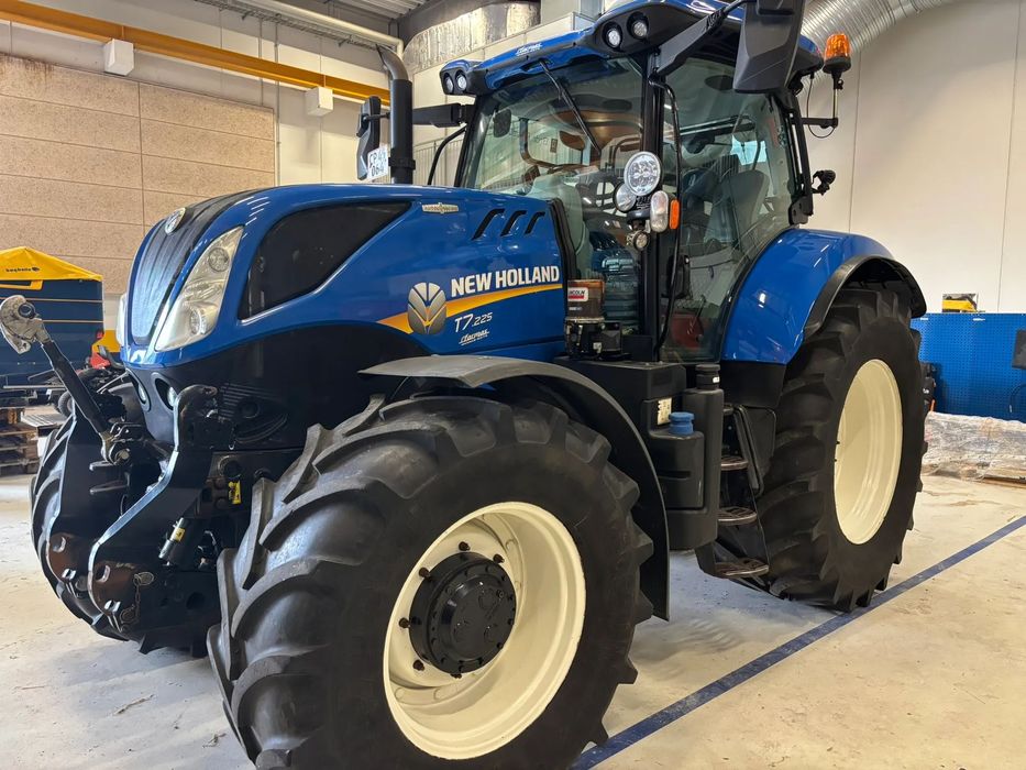 New Holland T7.225  New Holland T7