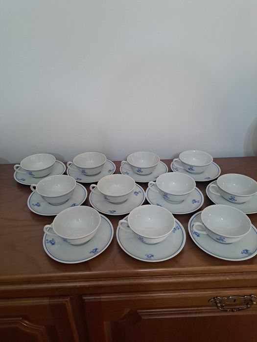 Conjunto de Chá em Porcelana Portuguesa – Vintage