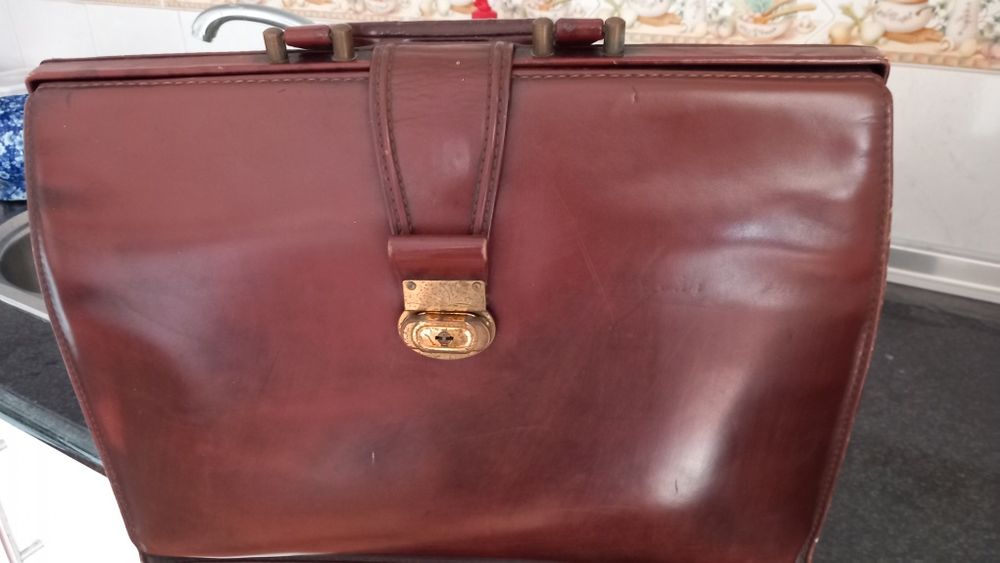 Mala executivo anos 70 em pele verdadeira