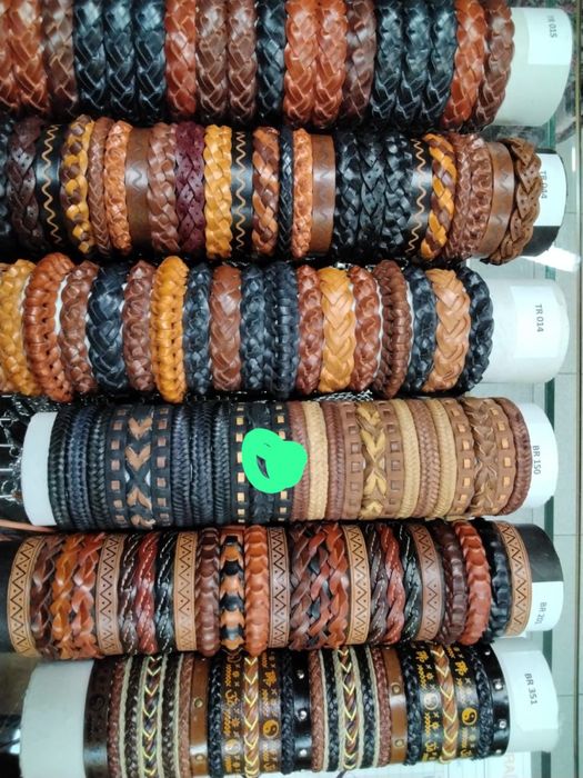 Pulseiras de couro em tubo