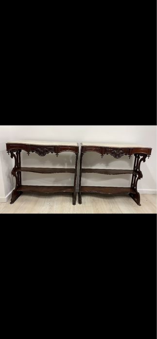 Antiga consola / Credencia.