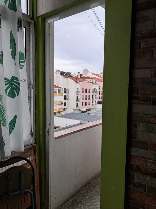 Quarto  partilhado/Damaia