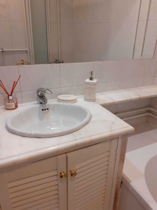 INDISPONÍVEL - Quarto individual a estudante ou jovem trabalhadora. Localização excelente junto ao metro da Ameixoeira (Lumiar) - linha amarela