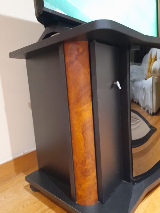 Móvel com vidro para TV