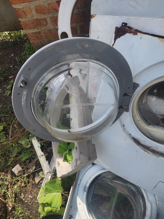 Люк для будь- яких пральних машин.