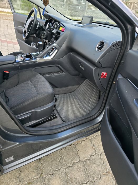 Peugeot 3008 1,6 hdi робот 2011р.