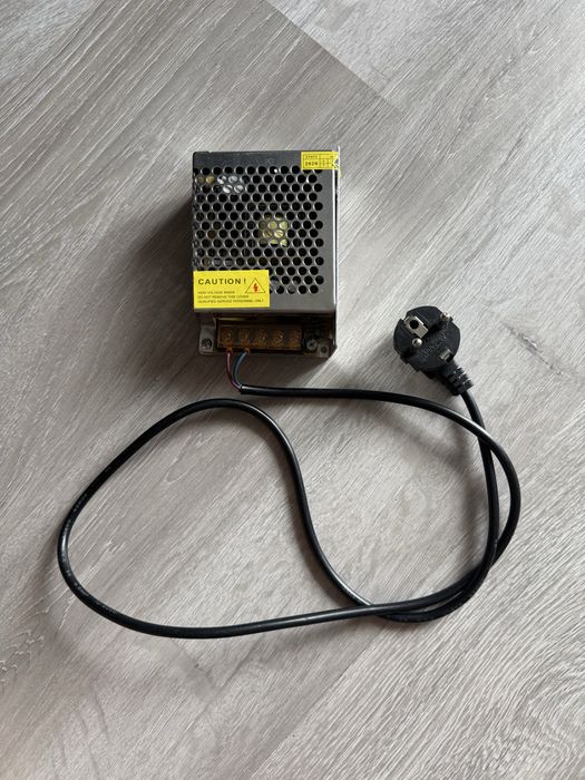 Блок питания 12 вольт 5А новый рабочий