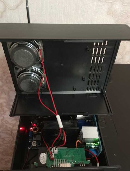 Лабораторний блок живлення (0-36В/0-5.1А)  з вбудованим FM-радіо