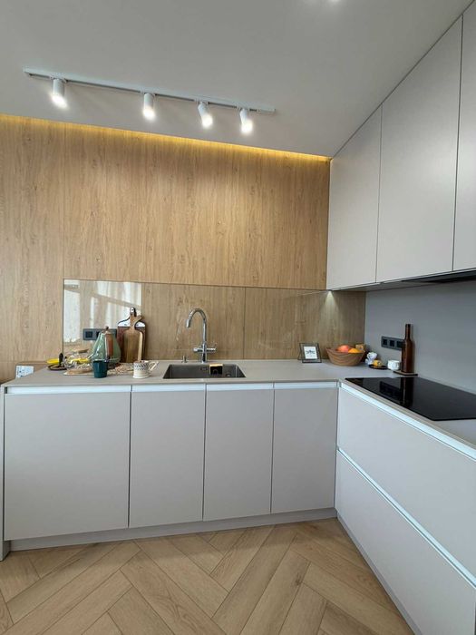 Продам чудову 2-кімнатну квартиру в ЖК Варшавський мікрорайон.