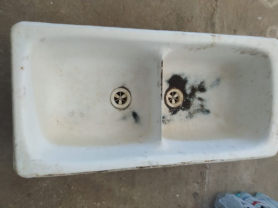 Zlew dwukomorowy żeliwny