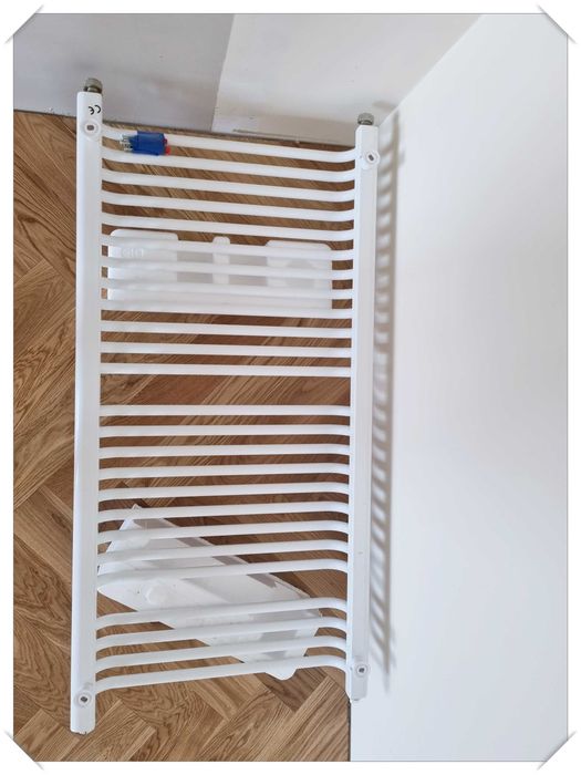 Grzejnik łazienkowy rozstaw 50cm biały ok. 512W