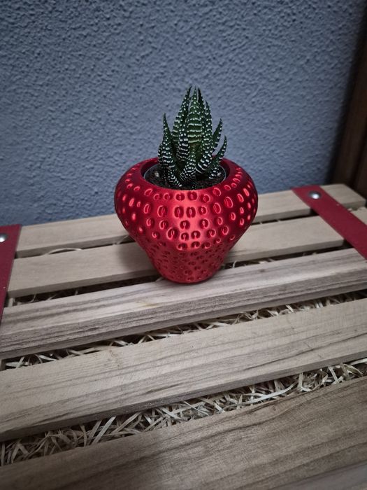 Vaso Decorativo em Forma de Morango