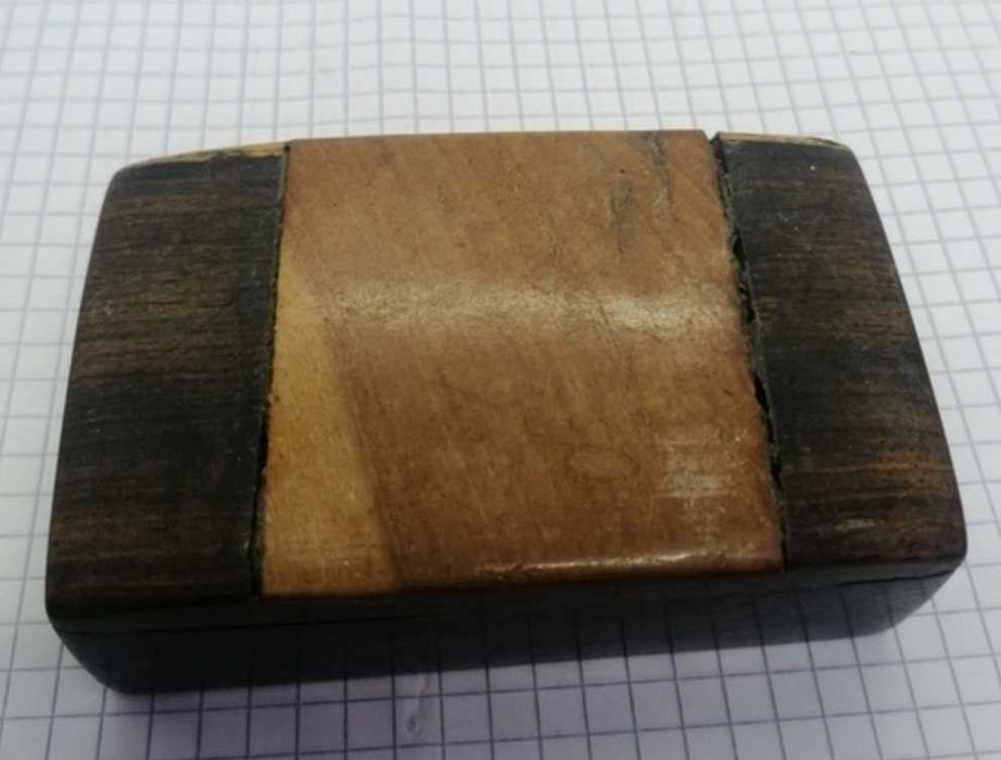 Шкатулка дерев'яна старовинна з вставкою