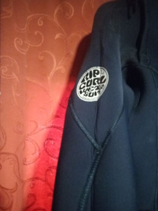 Fato de mergulho quiksilver M ( c/ problema no fecho )