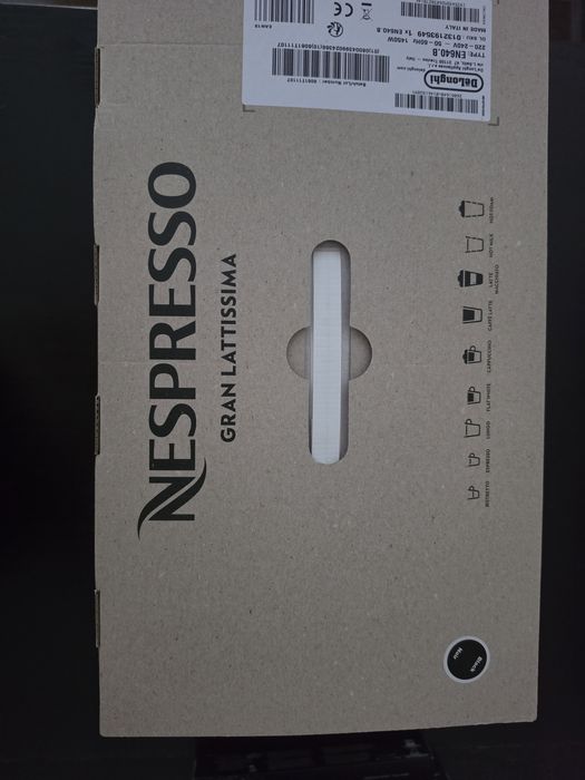 Máquina café Nespresso Gran Latissima nova a estrear, preta,fatura,  garantia,  oferta cápsulas
