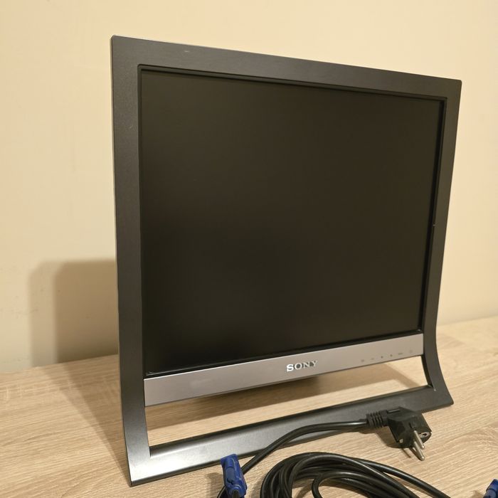Monitor Sony sdm-hs75 wraz z okablowaniem