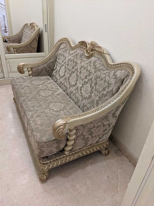 Диван в стиле "Прованс" с диванными подушками