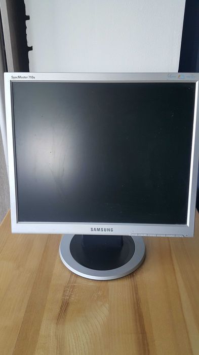 Монитор Samsung 710N