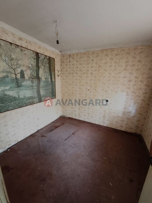 Продам простору 5-ти кімнатну на Лівому березі біля лісу