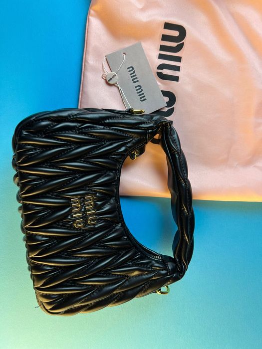 Miu miu  bolsa preta