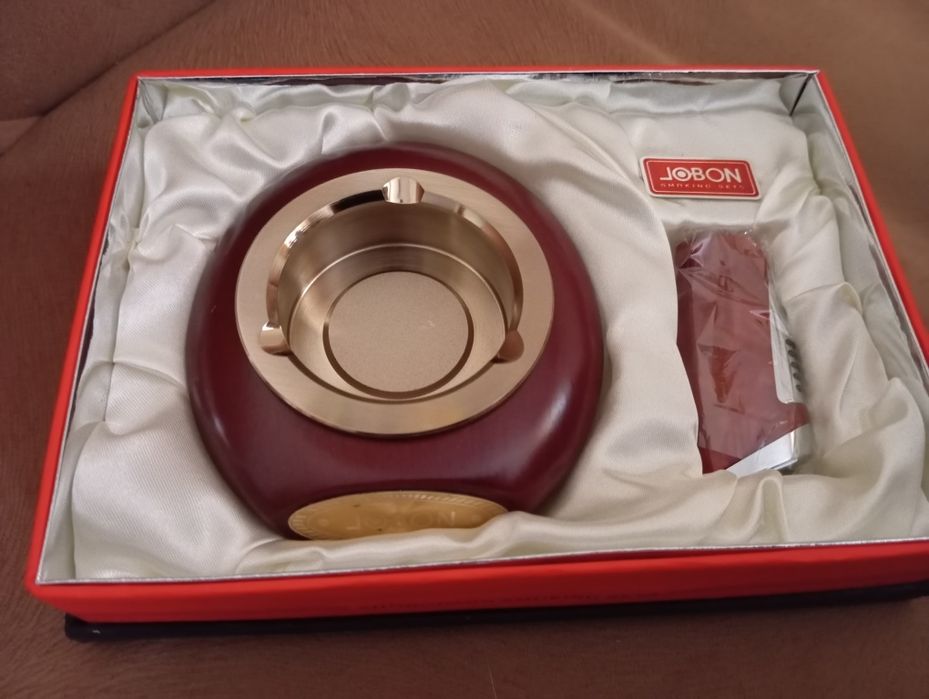 Подарунковий набір JOBON (запальничка +  попільничка)