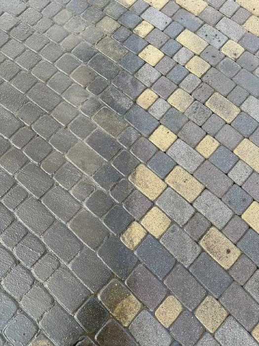 Мийка бруківки та огорож у Городку