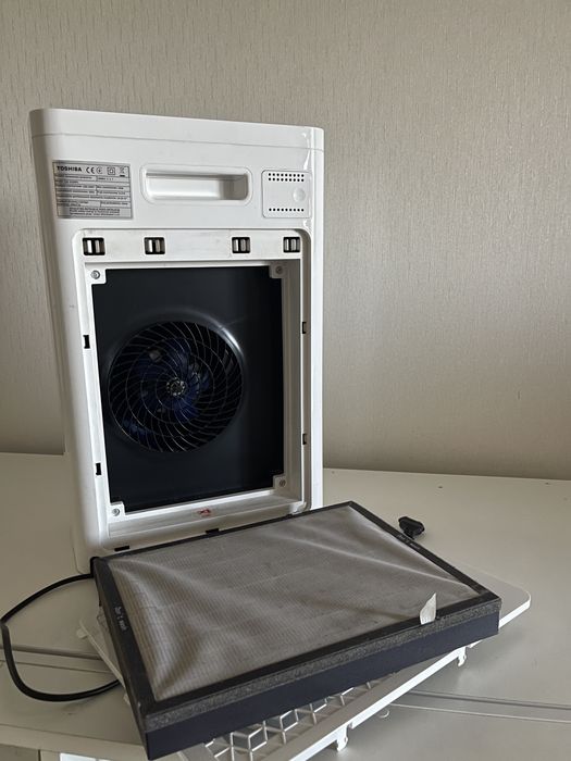 Очищувач повітря Toshiba CAF-X33XPL з іонізацією в ідеальному стані