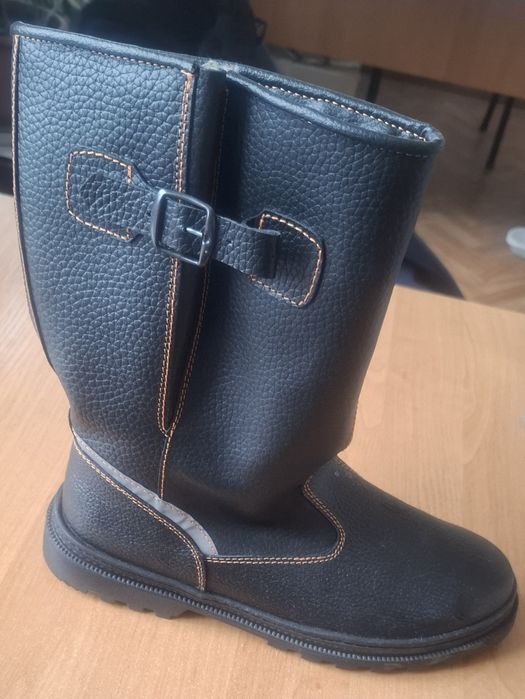 Рабочие сапоги мужские.