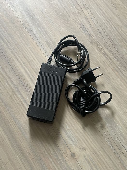 Ładowarka motus 8.5 pro hulajnoga  elektryczna