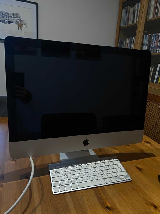 Computador iMac  21,5 polegadas, em muito bom estado.