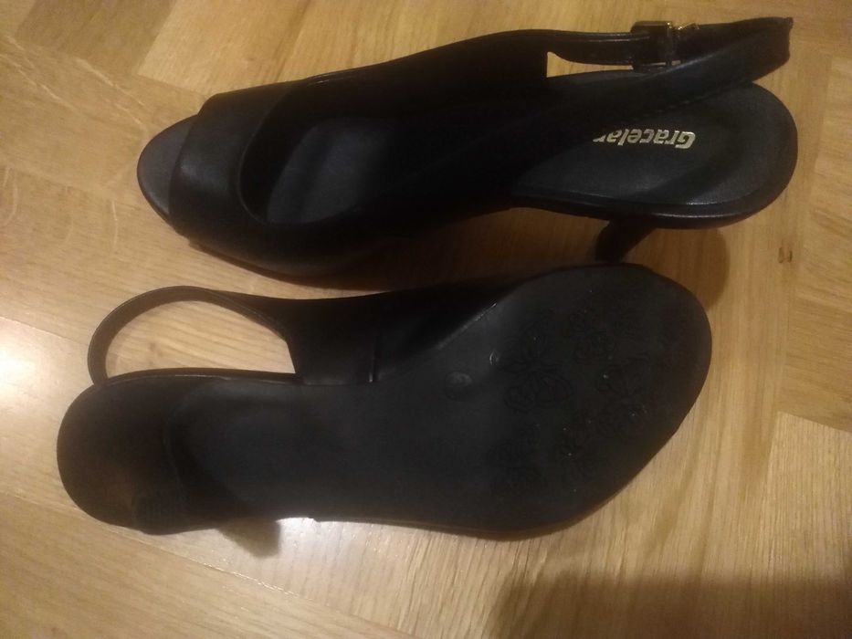 Nowe, czarne letnie sandałki rozm. 38