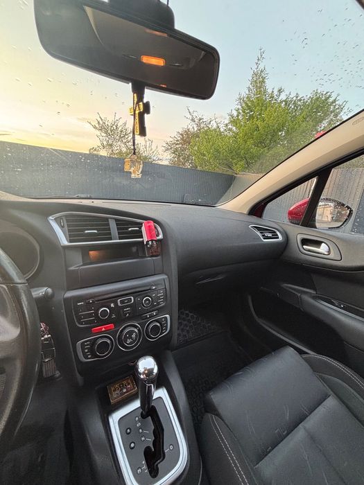 Автомобіль Citroen C4