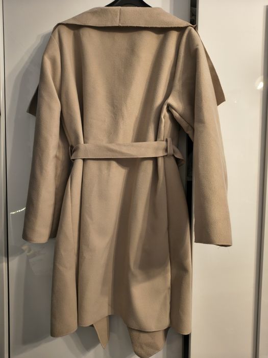 Płaszczyk nowy beżowy z paskiem plus size