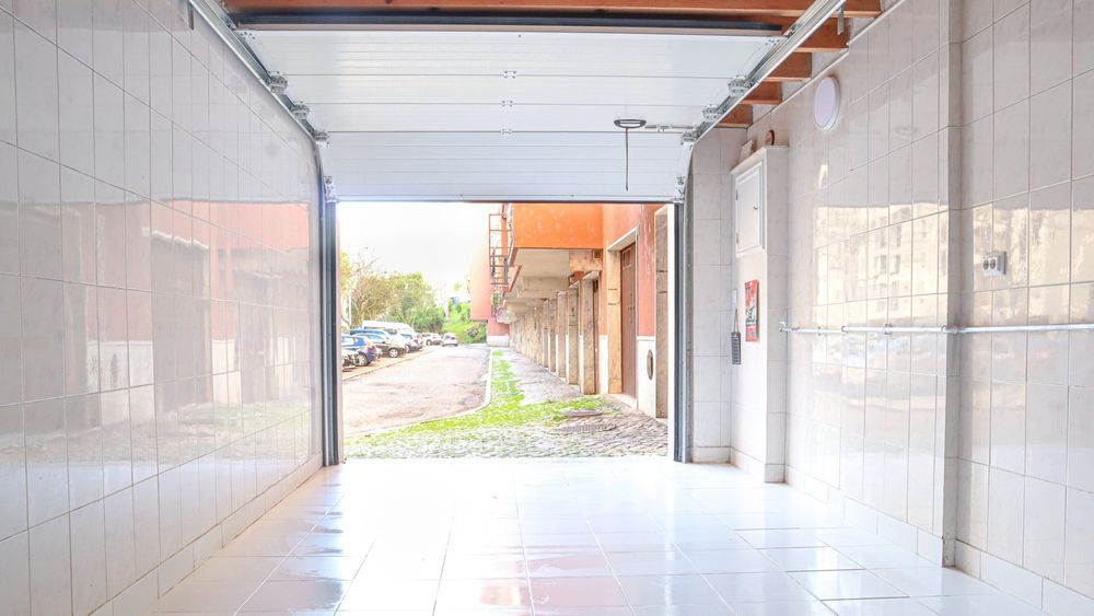 Garagem em Monte Abraão